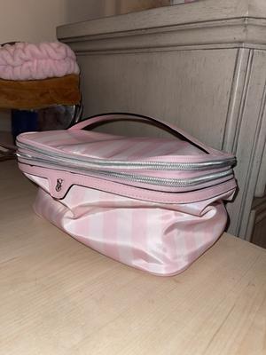 elle's photo of the Express Train Case. Photo 2 of 3. Review Image shared by elle