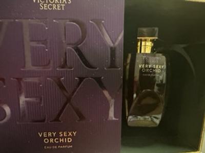 Very Sexy Orchid by Victoria's Secret 1.7 oz Eau de Parfum Spray / Women