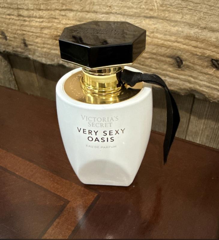 VERY SEXY Oasis オードパルファム 3.4 oz をチェック、3.4oz