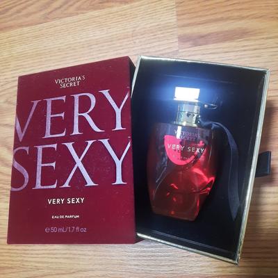 Very Sexy オードパルファム、1.7ozを購入する - Fragrancesを
