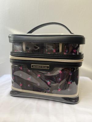 Victoria's Secret 4 in 1 Train Case, Pink Iconic Stripe, One-Size :  : Beauty & Personal Care