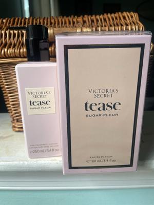 Andrea's photo of the Tease Sugar Fleur Eau de Parfum - 3,40 oz. Photo 1 of 1. Bild-Bewertung geteilt von Andrea