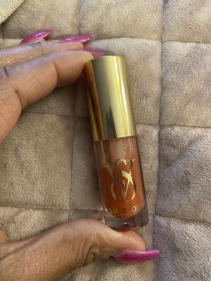 Shavondara's photo of the New Look, Same Formula! Lip Glow Sheer Lip Oil. Photo 1 of 1. Bild-Bewertung geteilt von Shavondara
