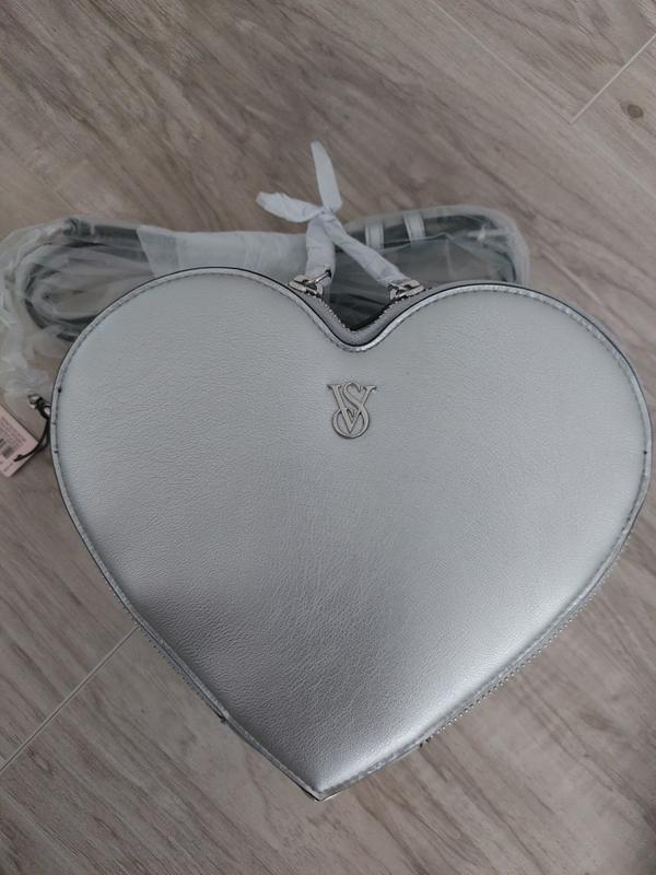 ☆Victoria's Secret☆ ハート型 クロスボディ バッグ シルバー Buy Heart Crossbody Bag, Metallic Silver - Order Bags online