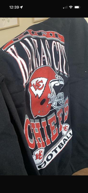 Carmen 's photo of the Chiefs Helmet Crew Fleece Sweatshirt. Photo 1 of 1