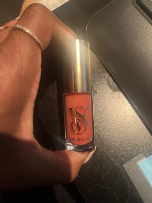 Kirstie 's photo of the New Look, Same Formula! Lip Glow Sheer Lip Oil. Photo 1 of 1. Bild-Bewertung geteilt von Kirstie