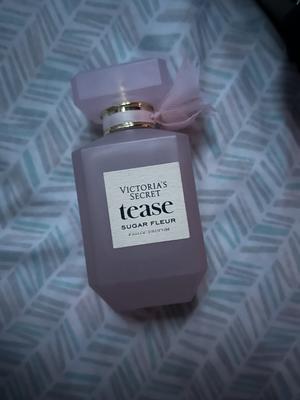 Jhoselin's photo of the Tease Sugar Fleur Eau de Parfum - 3,40 oz. Photo 1 of 1. Bild-Bewertung geteilt von Jhoselin