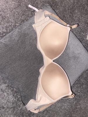 Mariana's photo of the Smooth Wireless Push-Up Plunge Bra. Photo 2 of 3. Bild-Bewertung geteilt von Mariana