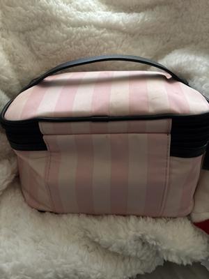 Victoria's photo of the Makeup Train Case. Photo 2 of 3. Review Image shared by Victoria
