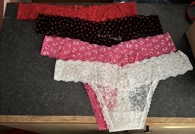  Victoria's Secret The Lacie Thong Panty Set de 3, Cruz