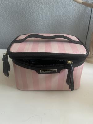 Misha 's photo of the Makeup Train Case. Photo 1 of 3. Review Image shared by Misha