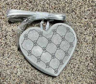 ☆Victoria's Secret☆ ハート型 クロスボディ バッグ シルバー Buy Heart Crossbody Bag, Metallic Silver - Order Bags online