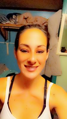 Amanda's photo of the New Look, Same Formula! Lip Glow Sheer Lip Oil. Photo 3 of 3. Bild-Bewertung geteilt von Amanda
