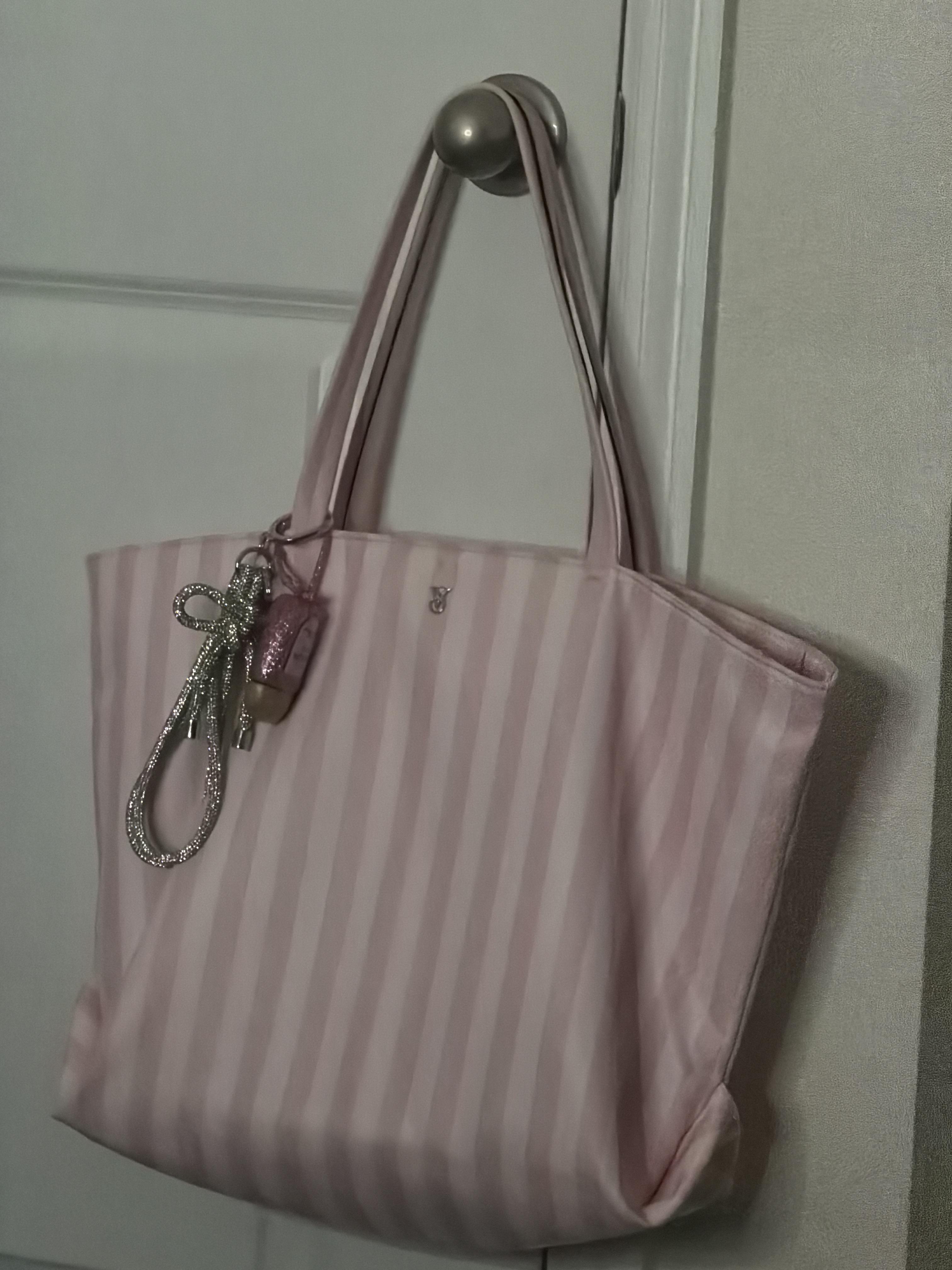 Sac cabas rose porté