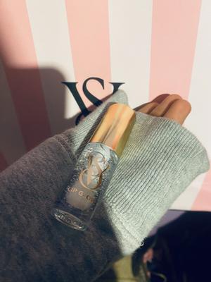Jess's photo of the New Look, Same Formula! Lip Glow Sheer Lip Oil. Photo 3 of 3. Bild-Bewertung geteilt von JesLovesTokioHotel