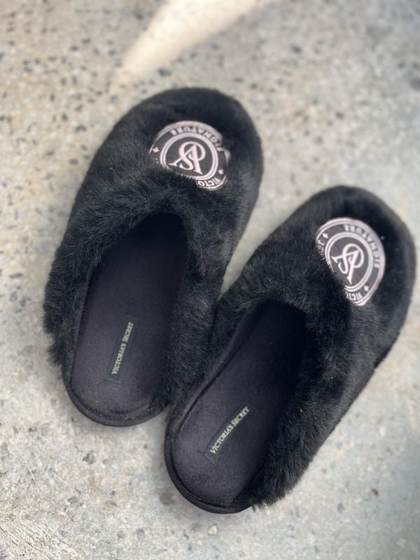 Closed-Toe Faux Fur Slippers