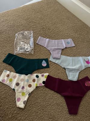 Victoria's Secret No Show Thong Panty Pack, Underwear for Women (XS-XXL),  Neutrals Mix, Large : : Clothing, Shoes & Accessories