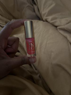 Ariani's photo of the New Look, Same Formula! Lip Glow Sheer Lip Oil. Photo 1 of 1. Bild-Bewertung geteilt von Ariani