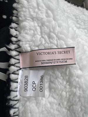 VICTORIA'S SECRET outlets COZY SHERPA BLANKET 60 x 50 HUGE. NEW MSRP $78. PINK