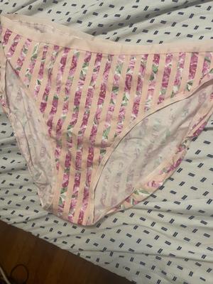 Sharon's photo of the Stretch Cotton High-Leg Brief Panty. Photo 1 of 1. Bild-Bewertung geteilt von Sharon