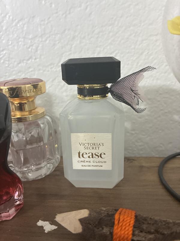 ほぼ新品 ヴィクトリアシークレット Tease 100mL オードパルファム 購入 Tease Crème Cloud オードパルファム、1.7oz - 注文