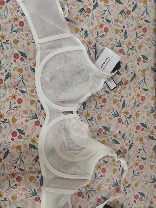 Lizeth's photo of the Sheer Whisper Unlined Underwire Bra. Photo 1 of 1
