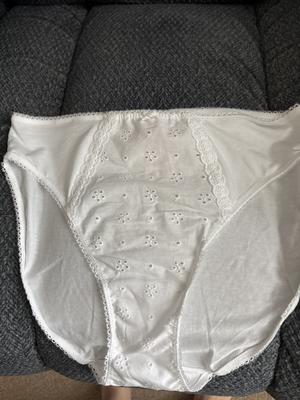 Kathy's photo of the Stretch Cotton Eyelet High-Leg Brief Panty. Photo 1 of 1. Bild-Bewertung geteilt von Kathy