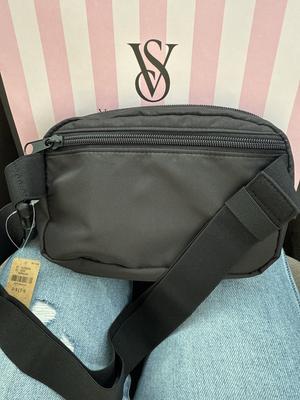 Evey's photo of the Belt Bag. Photo 2 of 2. Review Image shared by Evey