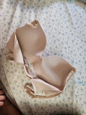 Betsaba's photo of the Smooth Wireless Push-Up Plunge Bra. Photo 1 of 2. Bild-Bewertung geteilt von Betsaba