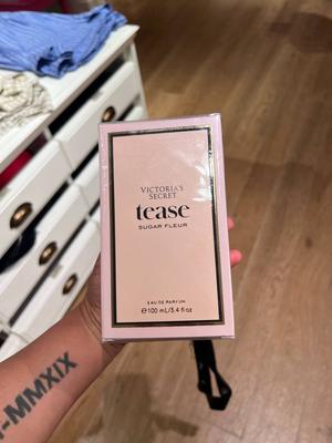 Thinnie's photo of the Tease Sugar Fleur Eau de Parfum - 3,40 oz. Photo 1 of 1. Bild-Bewertung geteilt von Thinnie