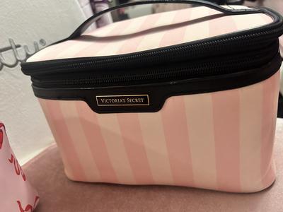 Kristen's photo of the Makeup Train Case. Photo 1 of 1. Review Image shared by Kristen