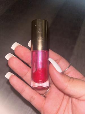 evelyn's photo of the New Look, Same Formula! Lip Glow Sheer Lip Oil. Photo 2 of 3. Bild-Bewertung geteilt von Evelyn