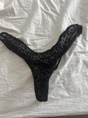 Yelyzaveta 's photo of the Flocked Leopard High-Leg Thong Panty. Photo 1 of 1. Bild-Bewertung geteilt von Yelyzaveta