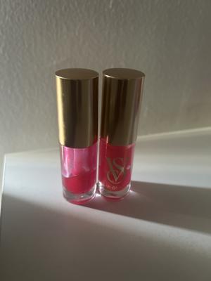 evelyn's photo of the New Look, Same Formula! Lip Glow Sheer Lip Oil. Photo 3 of 3. Bild-Bewertung geteilt von Evelyn