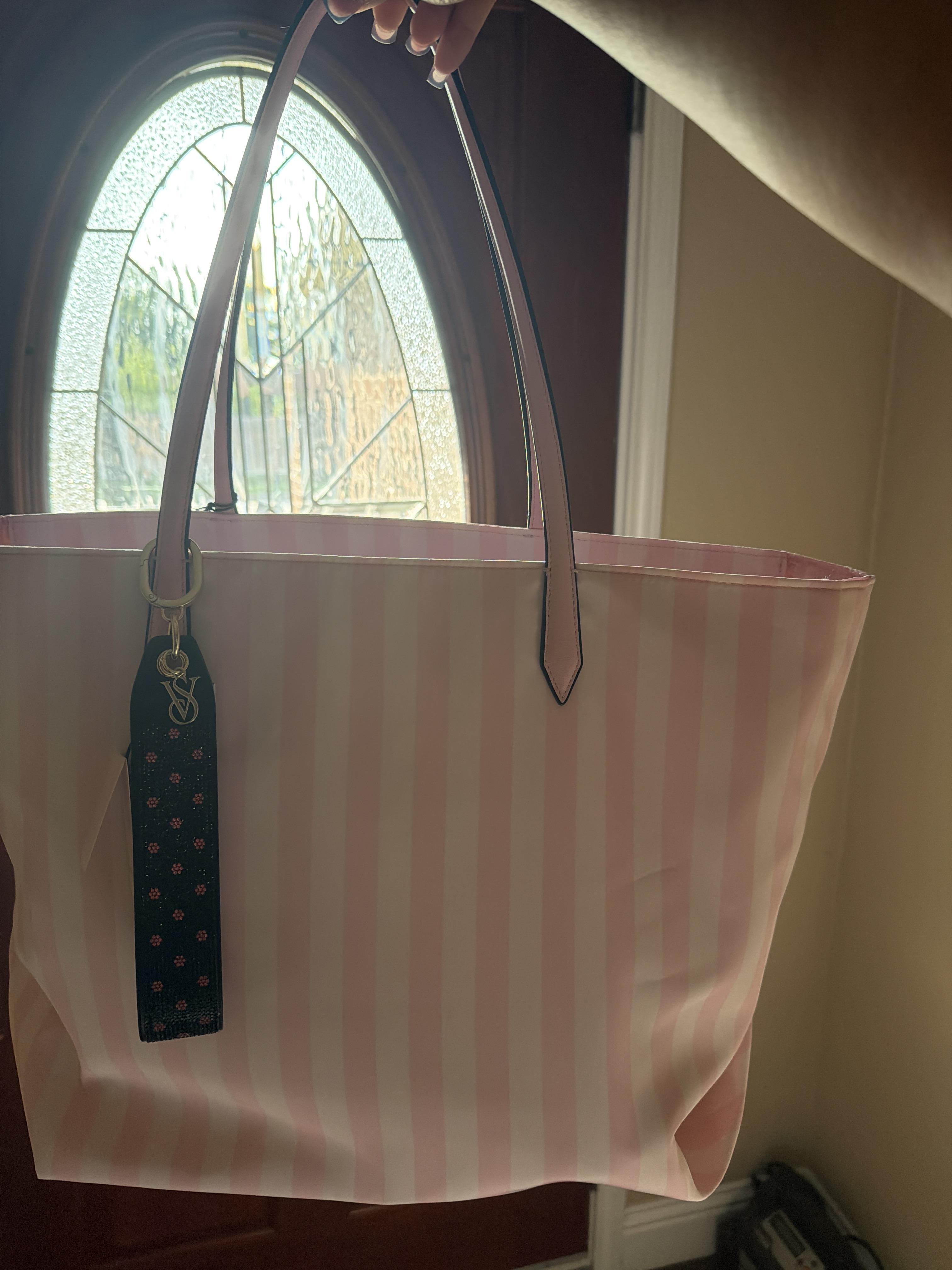Sac cabas rose porté