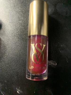 temperance's photo of the New Look, Same Formula! Lip Glow Sheer Lip Oil. Photo 1 of 1. Bild-Bewertung geteilt von temperance