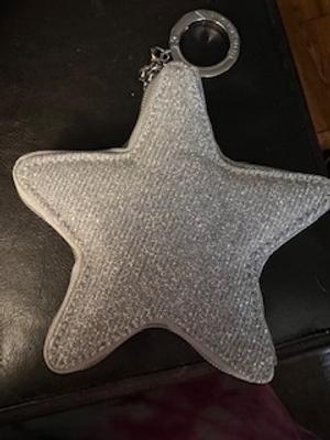 ☆Victoria's Secret☆ キラキラのロゴ ストラップ キーチェーン VICTORIAS SECRET PINK RHINESTONE WRISTLET STRAP KEYCHAIN