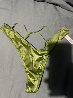 Sasha's photo of the Smooth Strappy-Back High-Leg Thong Panty. Photo 1 of 1. Bild-Bewertung geteilt von Sasha