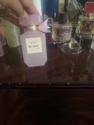 Chernel's photo of the Tease Sugar Fleur Eau de Parfum - 3,40 oz. Photo 3 of 3. Bild-Bewertung geteilt von Chernel