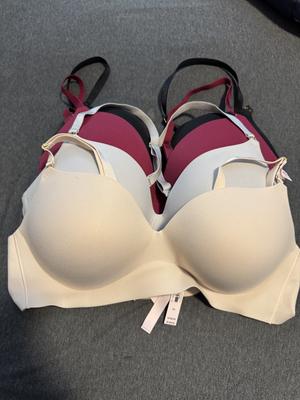Ruth's photo of the Smooth Wireless Push-Up Plunge Bra. Photo 1 of 1. Bild-Bewertung geteilt von Ruth
