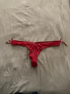 SexyGirl89's photo of the Jingle Bells Mesh Thong Panty. Photo 1 of 2. Bild-Bewertung geteilt von Sexygirl89