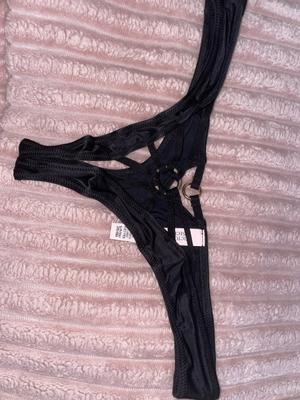 Beez's photo of the Ring Hardware Crotchless Thong Panty. Photo 1 of 1. Bild-Bewertung geteilt von Beez