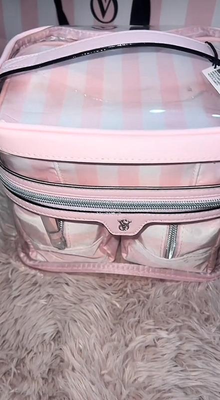 新品★Victoria’s Secret★化粧ポーチ・4つセット・ブラックキルト メイクポーチ 4点セット、ブラックVキルトを購入する - Cosmetic