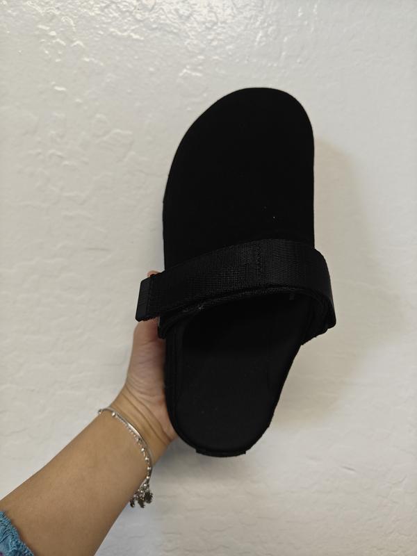 Jessica 's photo of the Goldenstar Clogs. Photo 2 of 3