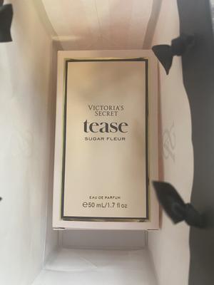 Pinkstrawberry 's photo of the Tease Sugar Fleur Eau de Parfum - 1,70 oz. Photo 1 of 1. Bild-Bewertung geteilt von Pinkstrawberry