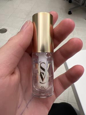 Maria's photo of the New Look, Same Formula! Lip Glow Sheer Lip Oil. Photo 1 of 1. Bild-Bewertung geteilt von Maria