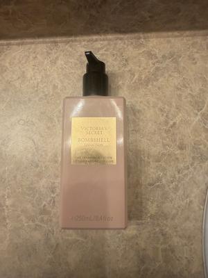 Victoria's secret bombshell 香水　ボディーローション Amazon.co.jp: VICTORIA'S SECRETヴィクトリアシークレット