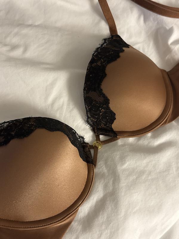 Bombshell ロゴ シャイン ストラップ 2カップアップ プッシュアップ