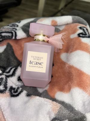 Laynie's photo of the Tease Sugar Fleur Eau de Parfum - 1,70 oz. Photo 1 of 1. Bild-Bewertung geteilt von Laynie