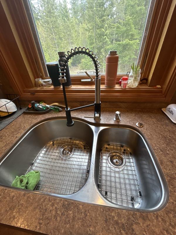 VIGO Edison Single Handle Pull-Down Sprayer Kitchen Faucet Set